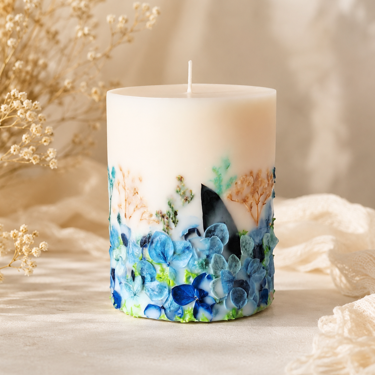 Blue botanical soy wax candle with real dried flowers, handmade by Isola Aura Home in Belgium