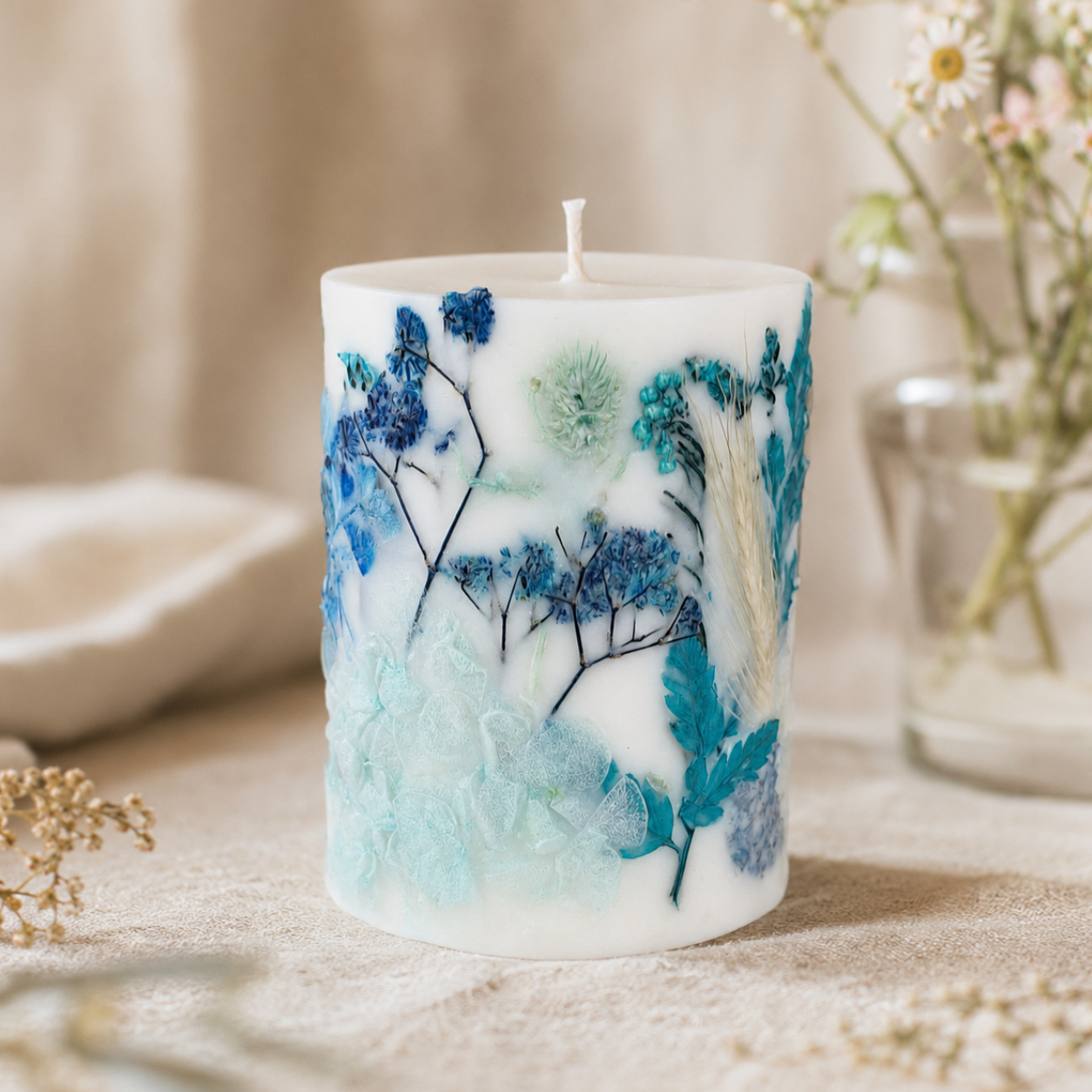 Blue Meadow botanical soy wax candle with real dried flowers, handmade by Isola Aura Home in Belgium