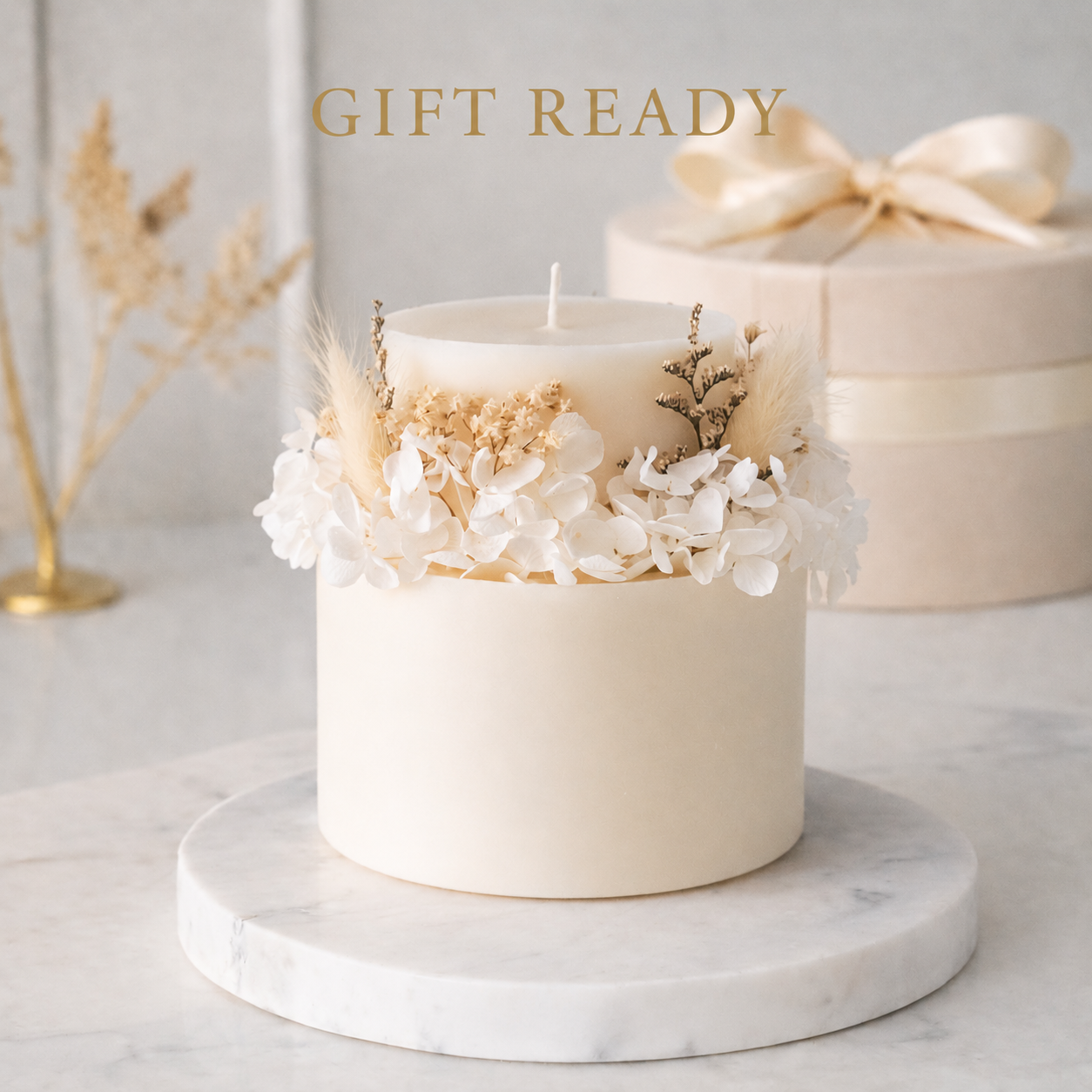 Ivory white signature botanical soy wax candle ready to gift, handmade by Isola Aura Home in Belgium
