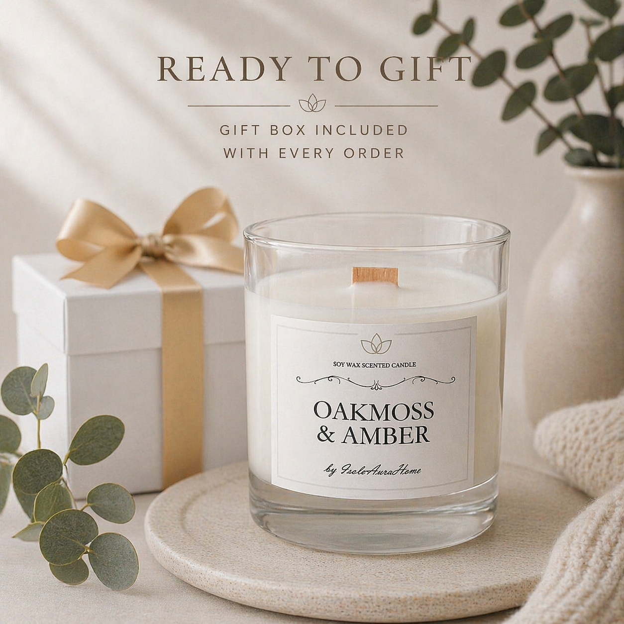 Oakmoss and Amber soy wax candle in a glass jar with gift box, handmade by Isola Aura Home in Belgium