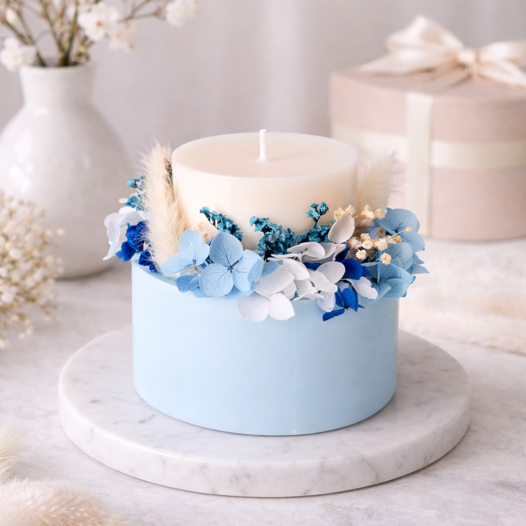 Powder blue signature botanical soy wax candle with preserved flowers handmade by Isola Aura Home in Belgium