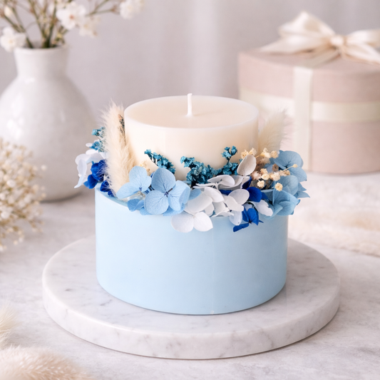 Powder blue signature botanical soy wax candle with preserved flowers handmade by Isola Aura Home in Belgium