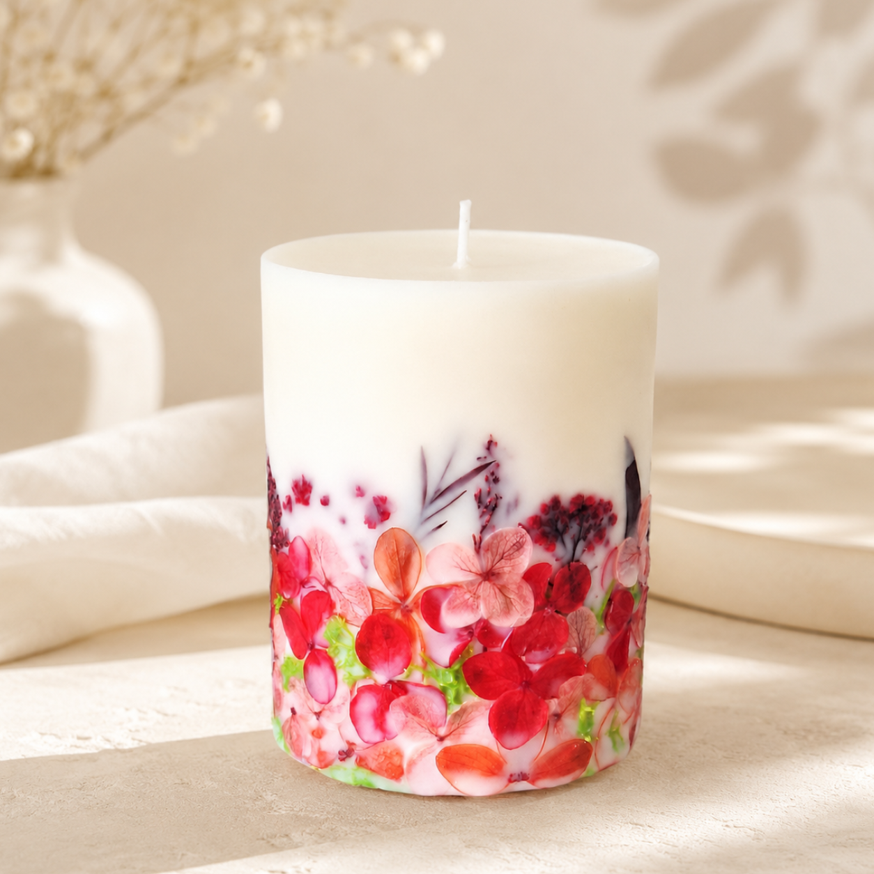 Red botanical soy wax candle with real dried flowers, handmade by Isola Aura Home in Belgium