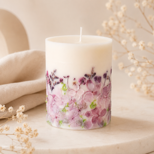 Violet botanical soy wax candle with real dried flowers, handmade by Isola Aura Home in Belgium